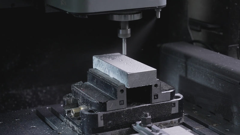 C500 MQL system spraying lubricant during aluminum machining